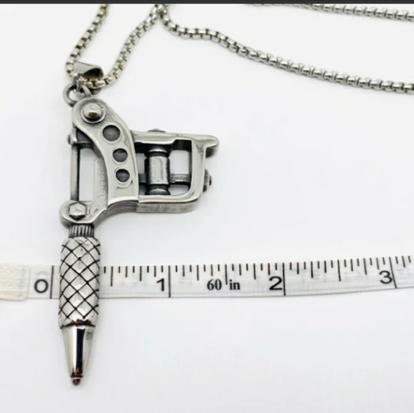 Tattoos gun pendant necklace - Picture 4 of 5